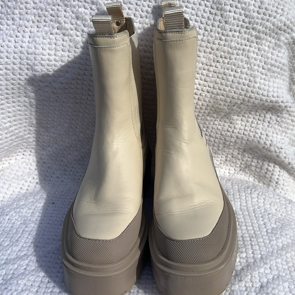 Sam Edelman Women's Ivory Round Toe Pull On Lulia Chelsea Boots Size US 6 - Picture 6 of 9